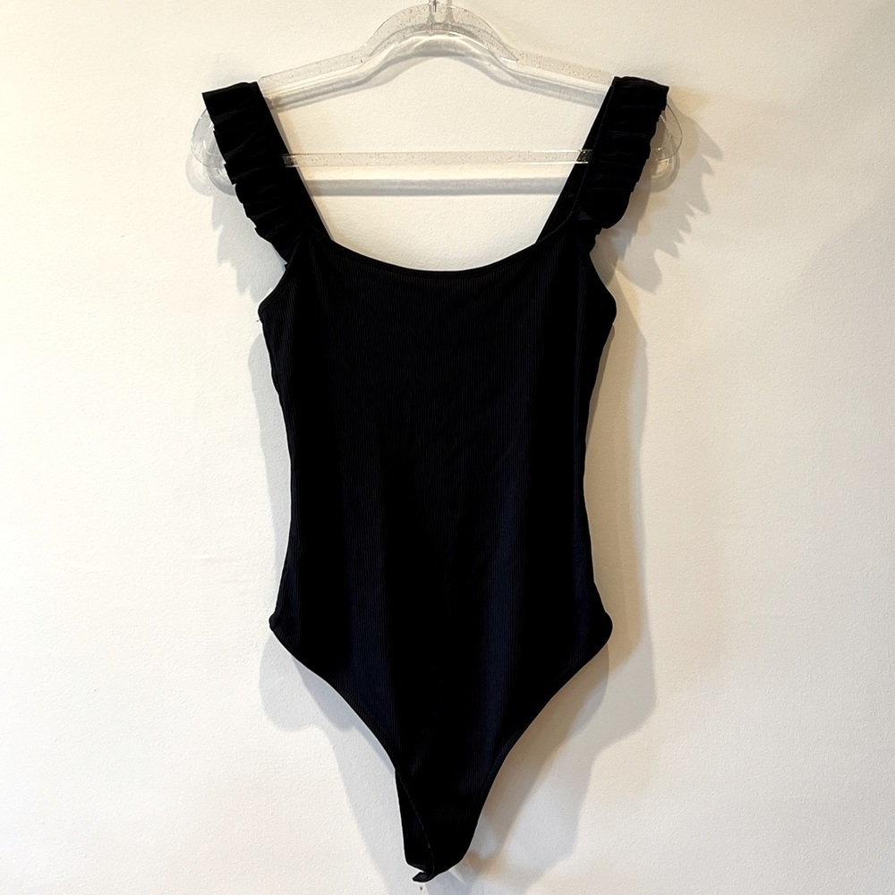NWT Zara • Black Ruffle Strap Ribbed Bodysuit | size L